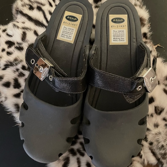 Black Platform Clogs - Picture 2 of 6